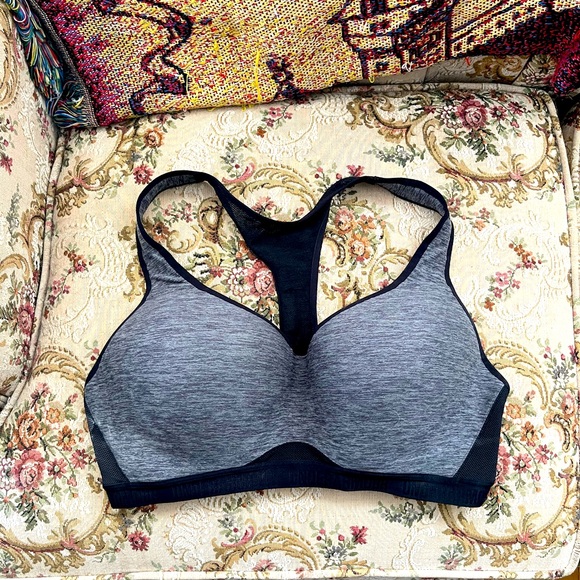 Under Armour Sports Bra - Picture 1 of 2